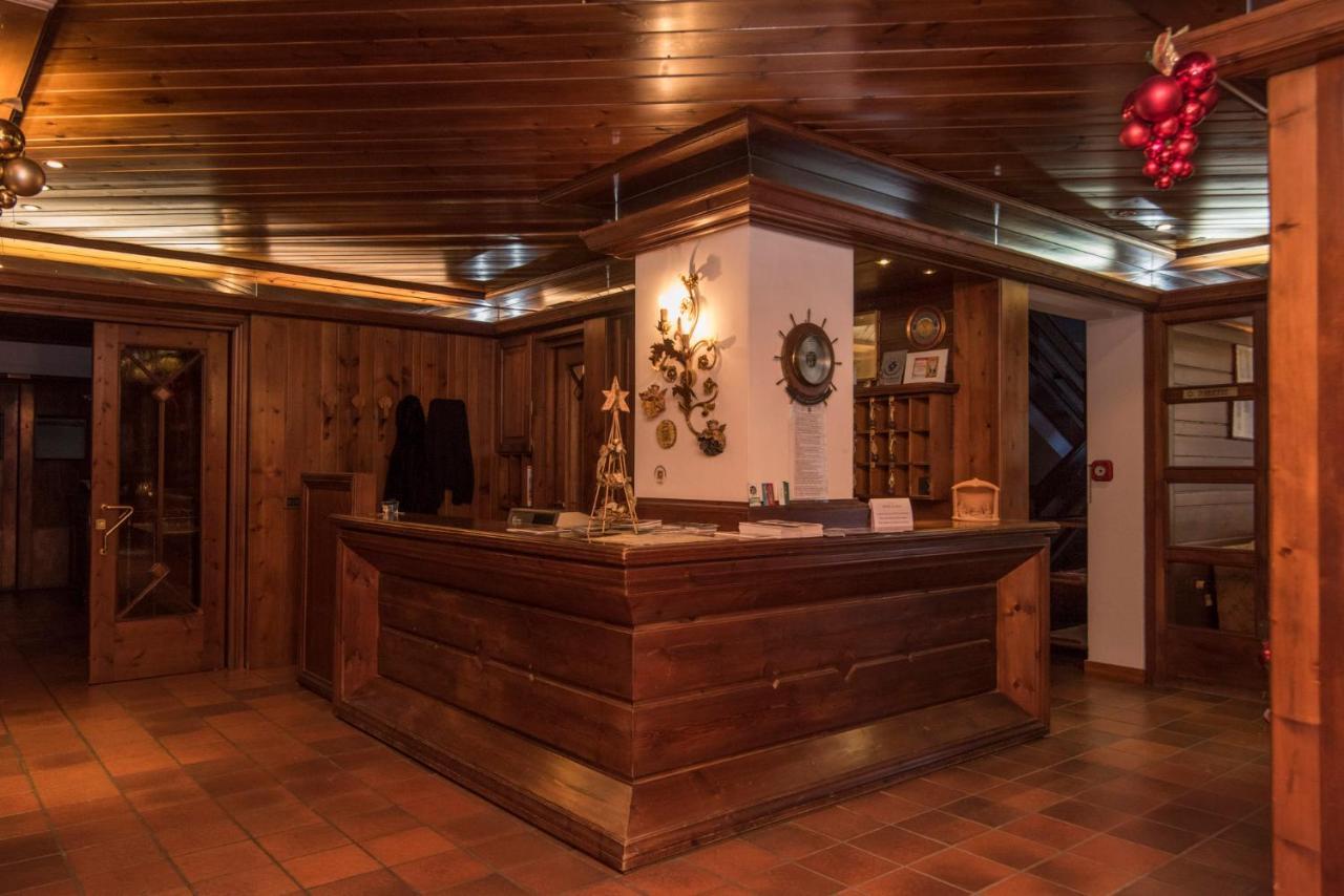 Al Sole Hotel Ristorante Dal 1870 ピエーヴェ・ディ・カドーレ エクステリア 写真