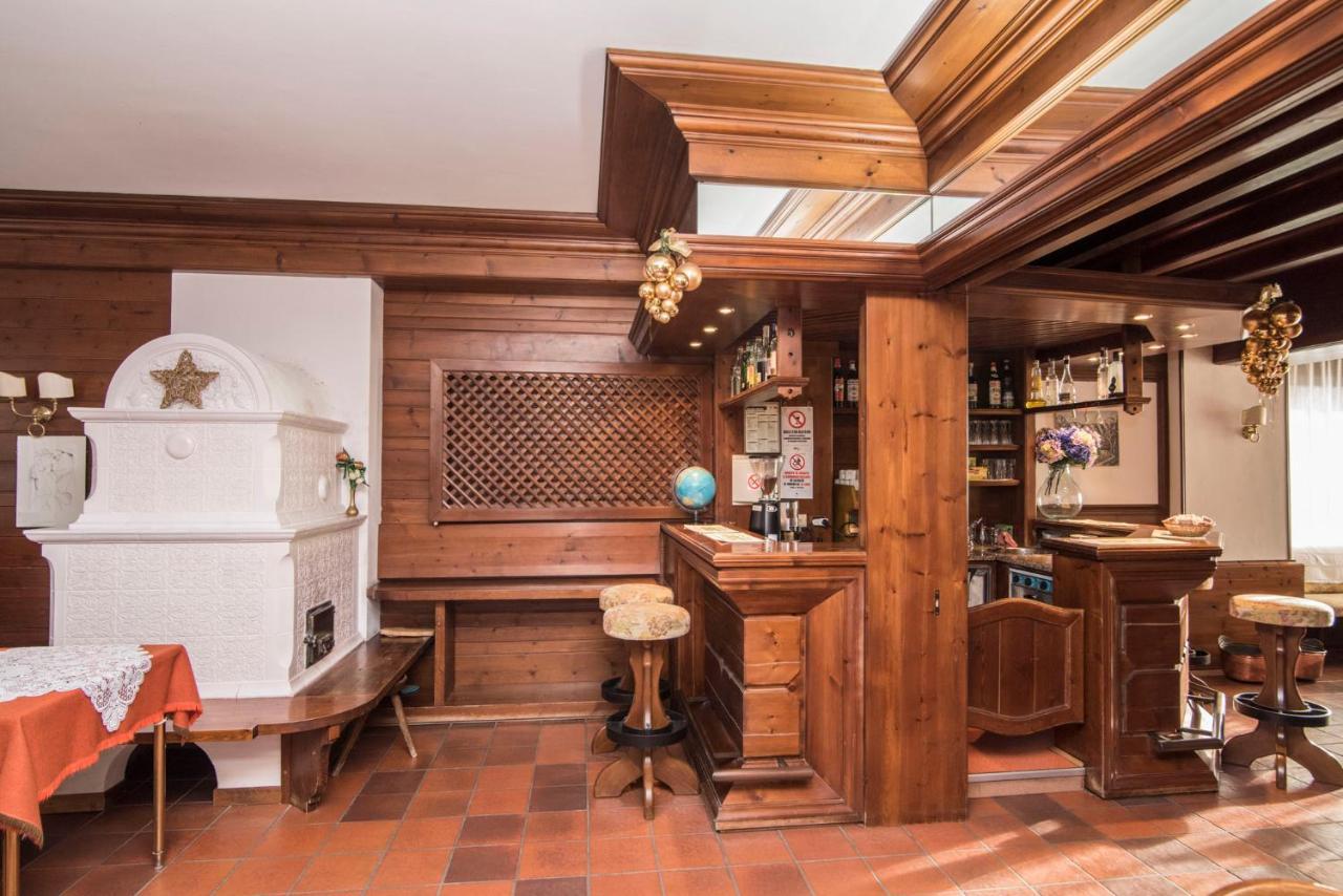 Al Sole Hotel Ristorante Dal 1870 ピエーヴェ・ディ・カドーレ エクステリア 写真