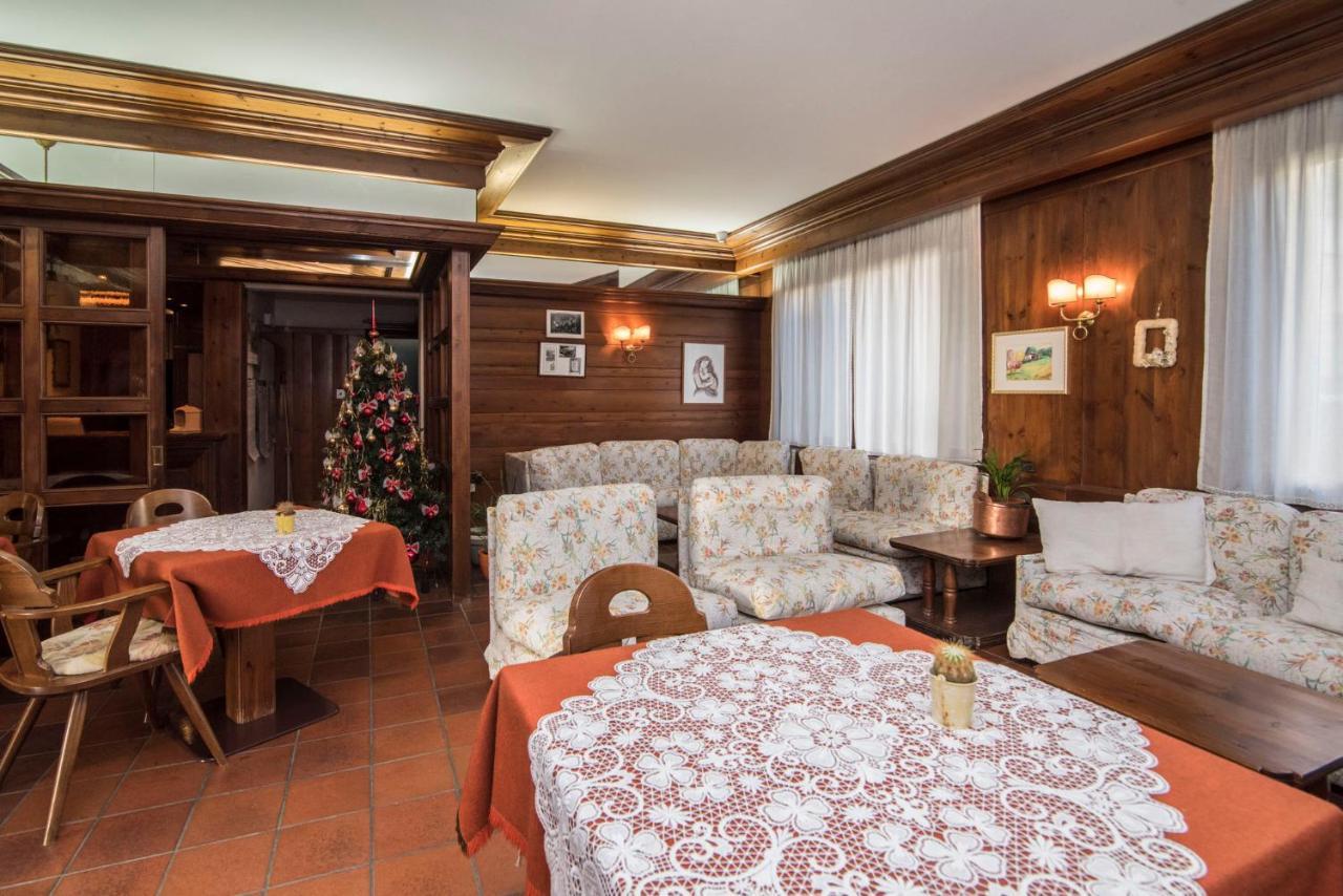 Al Sole Hotel Ristorante Dal 1870 ピエーヴェ・ディ・カドーレ エクステリア 写真