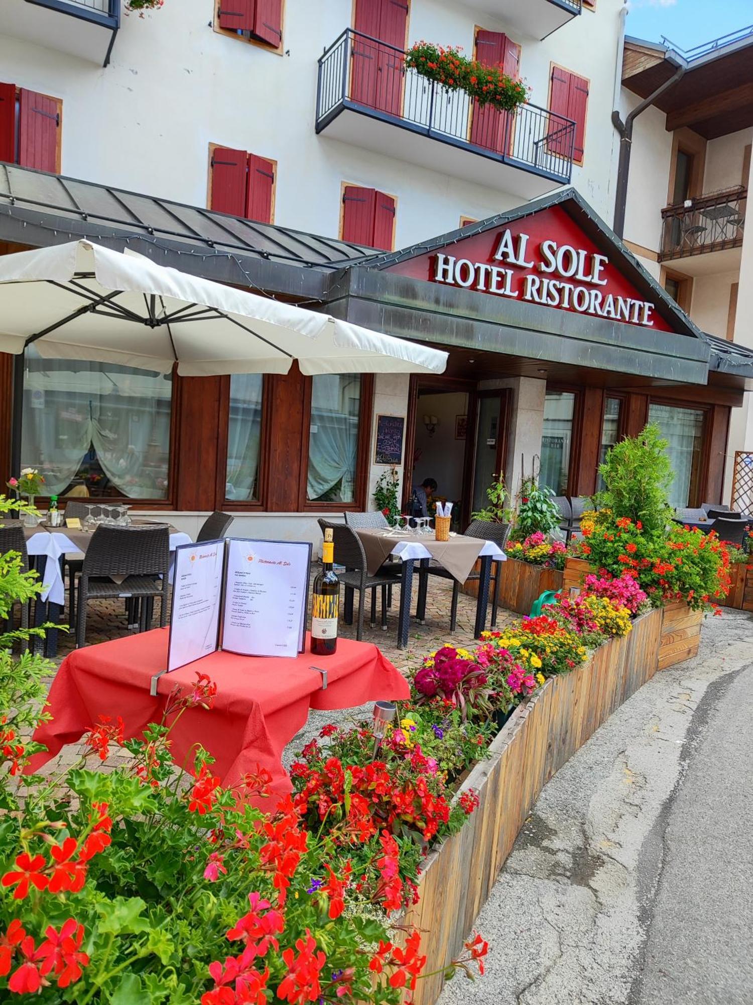 Al Sole Hotel Ristorante Dal 1870 ピエーヴェ・ディ・カドーレ エクステリア 写真
