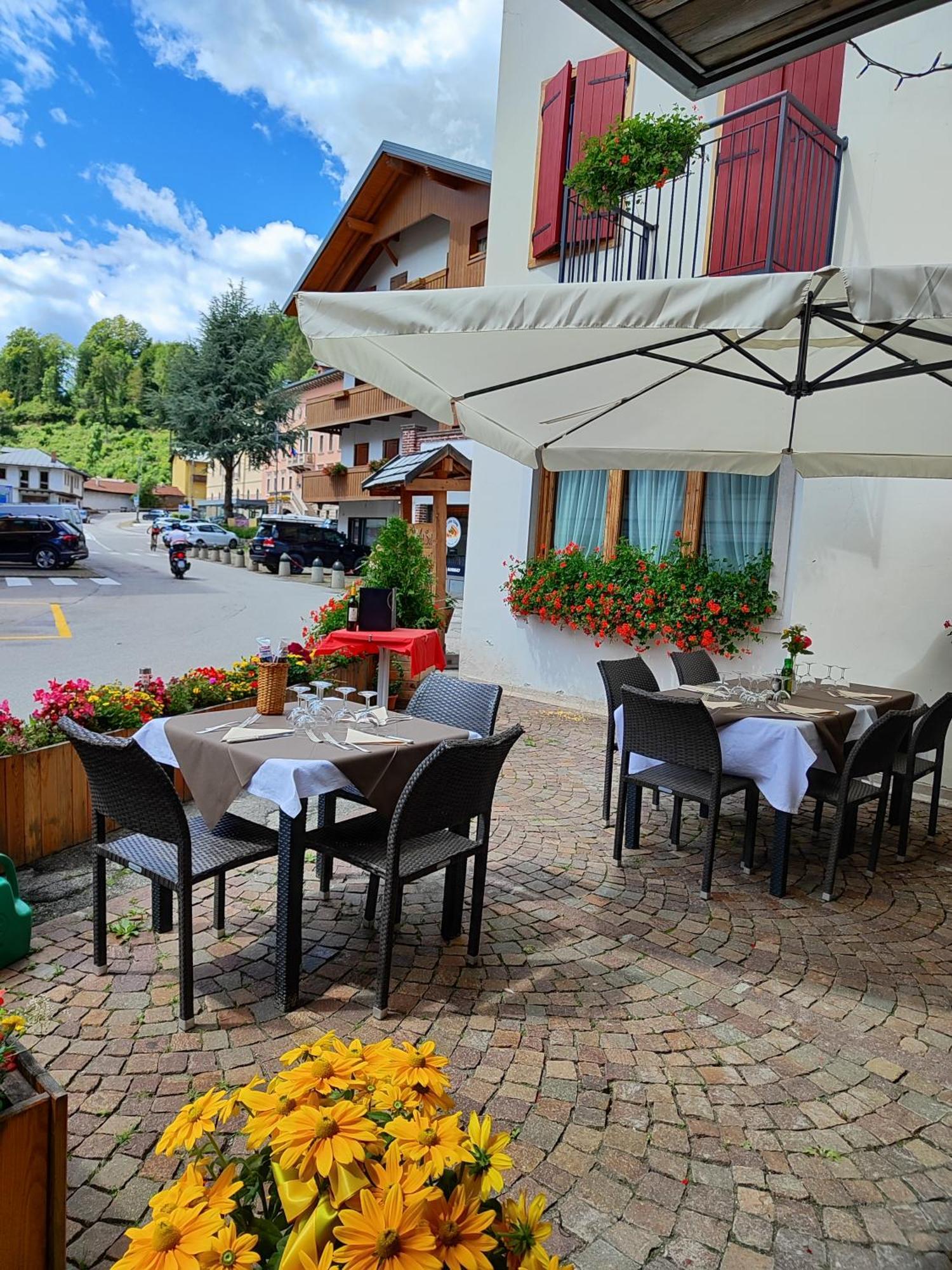 Al Sole Hotel Ristorante Dal 1870 ピエーヴェ・ディ・カドーレ エクステリア 写真