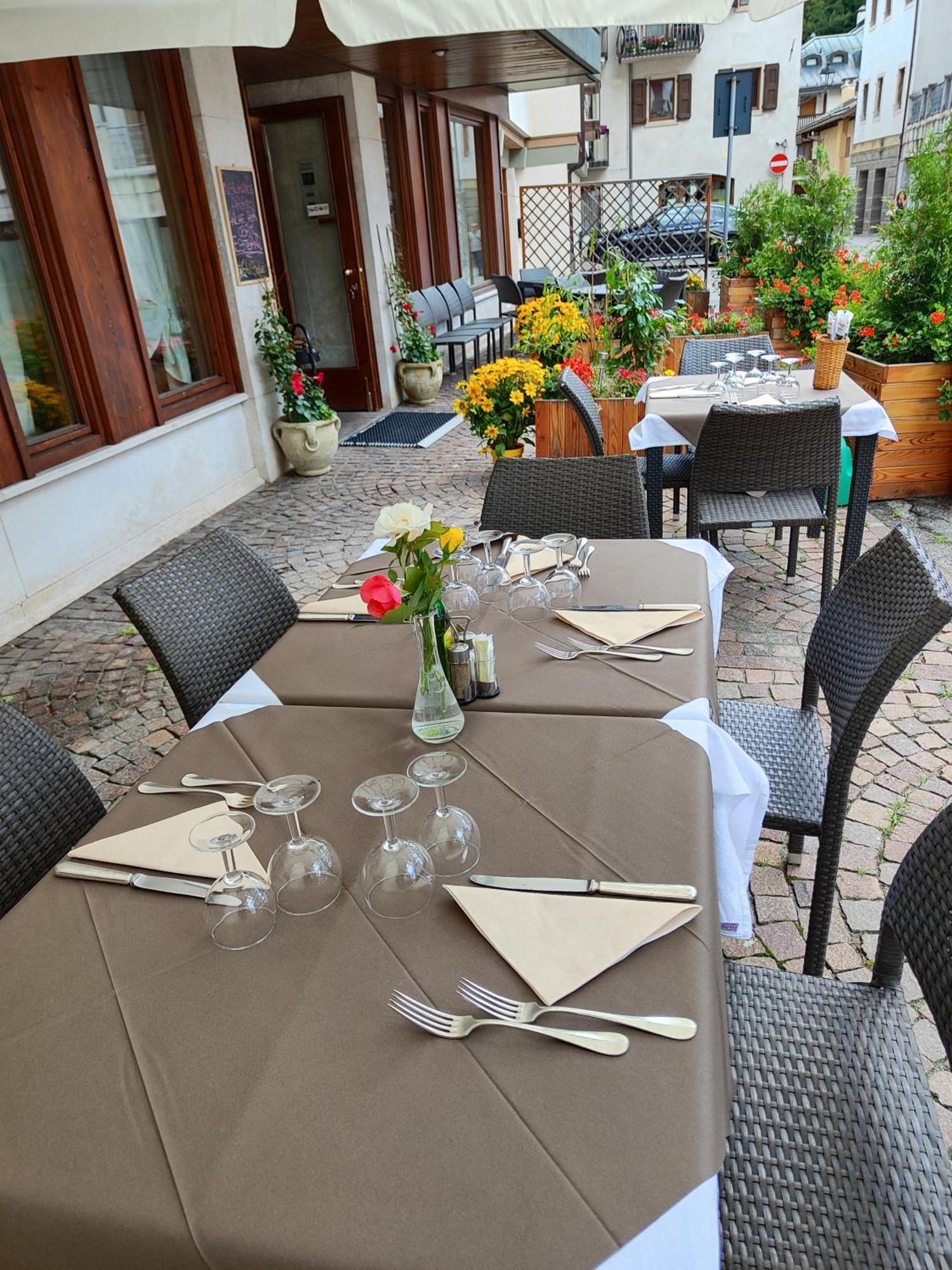 Al Sole Hotel Ristorante Dal 1870 ピエーヴェ・ディ・カドーレ エクステリア 写真
